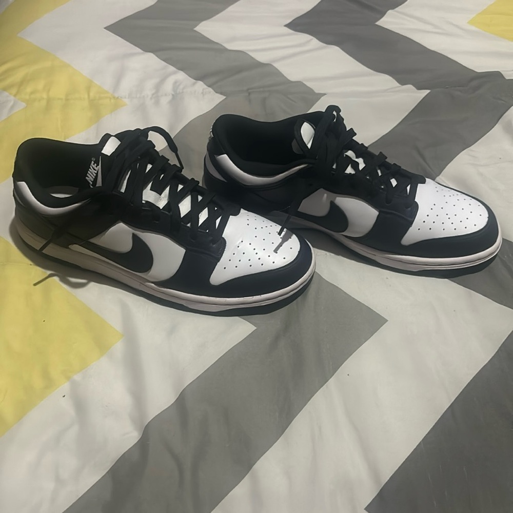 Nike Panda Dunks - Picture 1 of 3